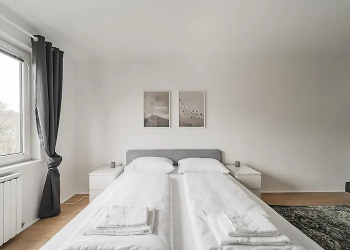 Homely - 10 Minutes To Stephansplatz Апартаменти *